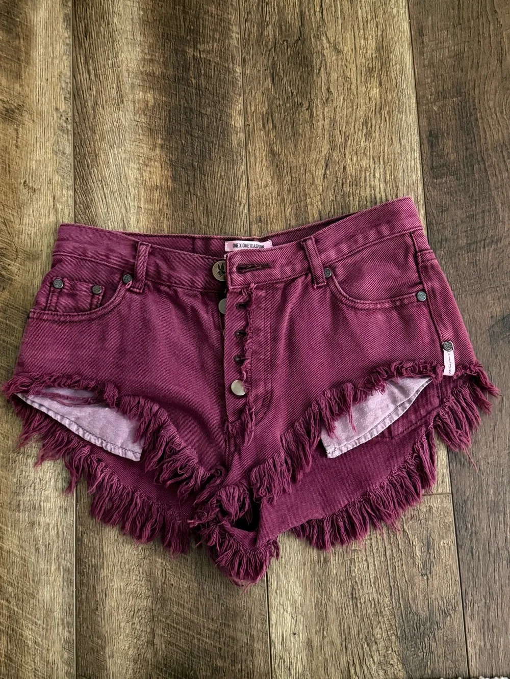 One Teaspoon - Rollers Low Waist Long Rise Curved Raw Hem Shorts - Burgundy